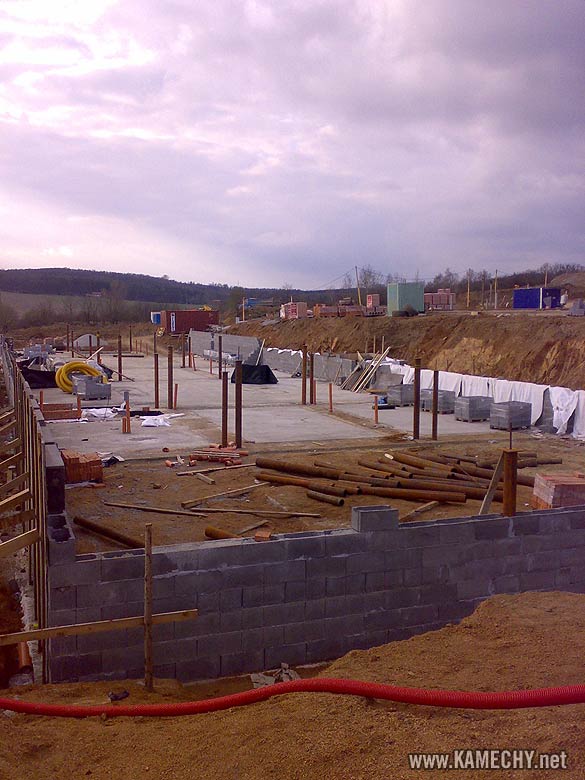 Aktuální stav stavby Kamechy I (etapa 3.) dne 4. 4. 2008