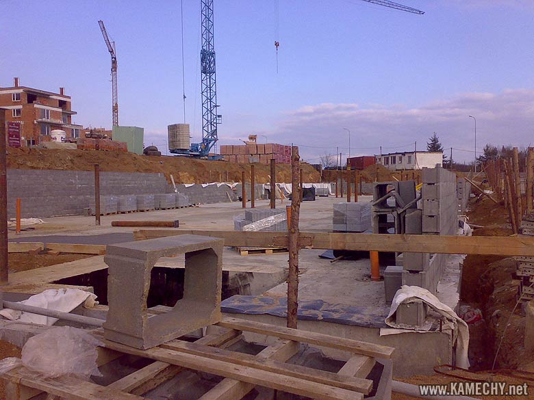Aktuální stav stavby Kamechy I (etapa 3.) dne 4. 4. 2008