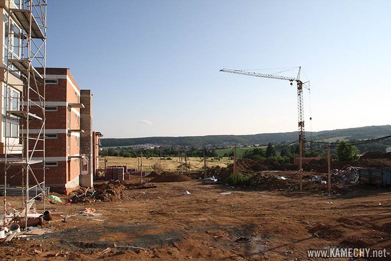Aktuální stav stavby Kamechy I (etapa 2.) dne 4. 7. 2008