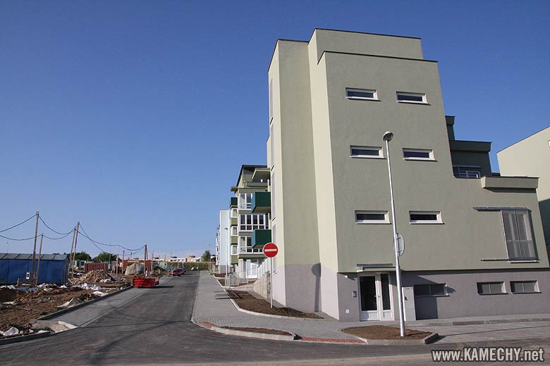 Aktuální stav stavby Kamechy I (etapa 2.) dne 4. 7. 2008