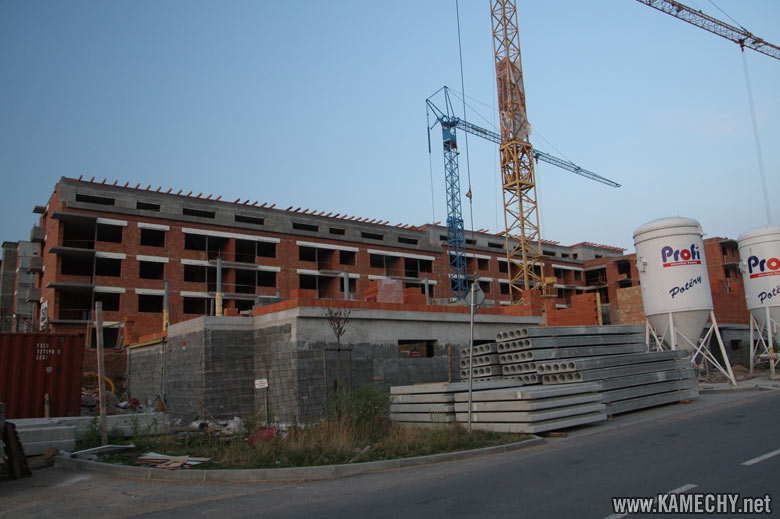 Aktuální stav stavby Kamechy I (etapa 3.) dne 28. 8. 2008