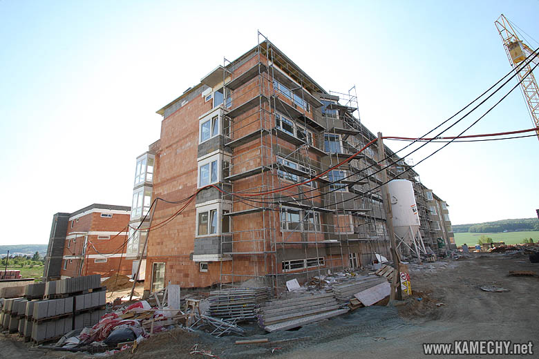 Aktuální stav stavby Kamechy I (etapa 5.) dne 25. 4. 2009