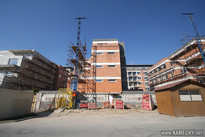 Aktuální stav stavby Kamechy I (etapa 5.) dne 25. 4. 2009
