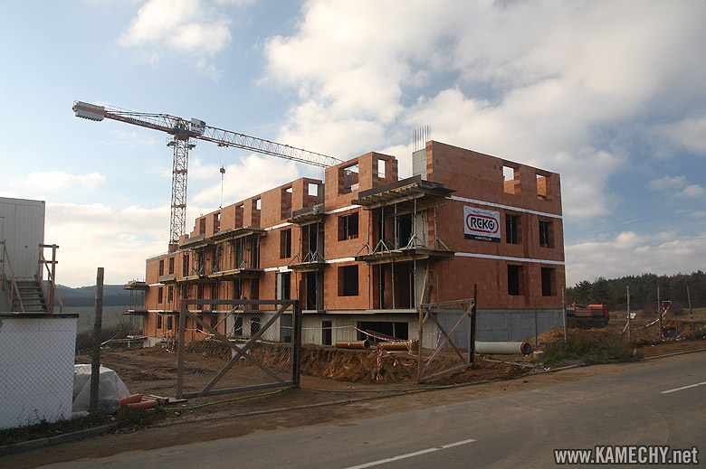 Aktuální stav stavby Kamechy III dne 14. 11. 2010